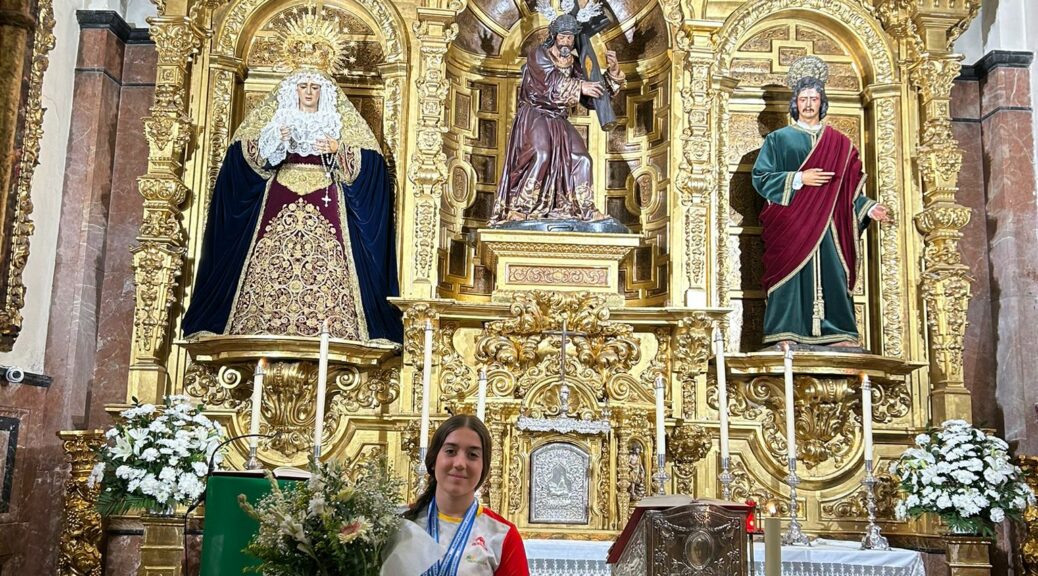 Candelaria Delgado de la Fuente ofrece las medallas del Campeonato de Europa Junior a nuestros Titulares.